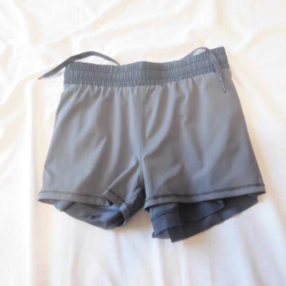 NEW HALARA Women Shorts NWT SMALL Dark Grey w/Navy Blue Tennis Activewear Yoga - Picture 6 of 6